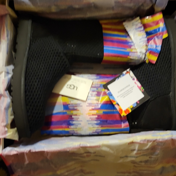 Ugg Classic Crochet Flower Power Boots - Picture 8 of 10